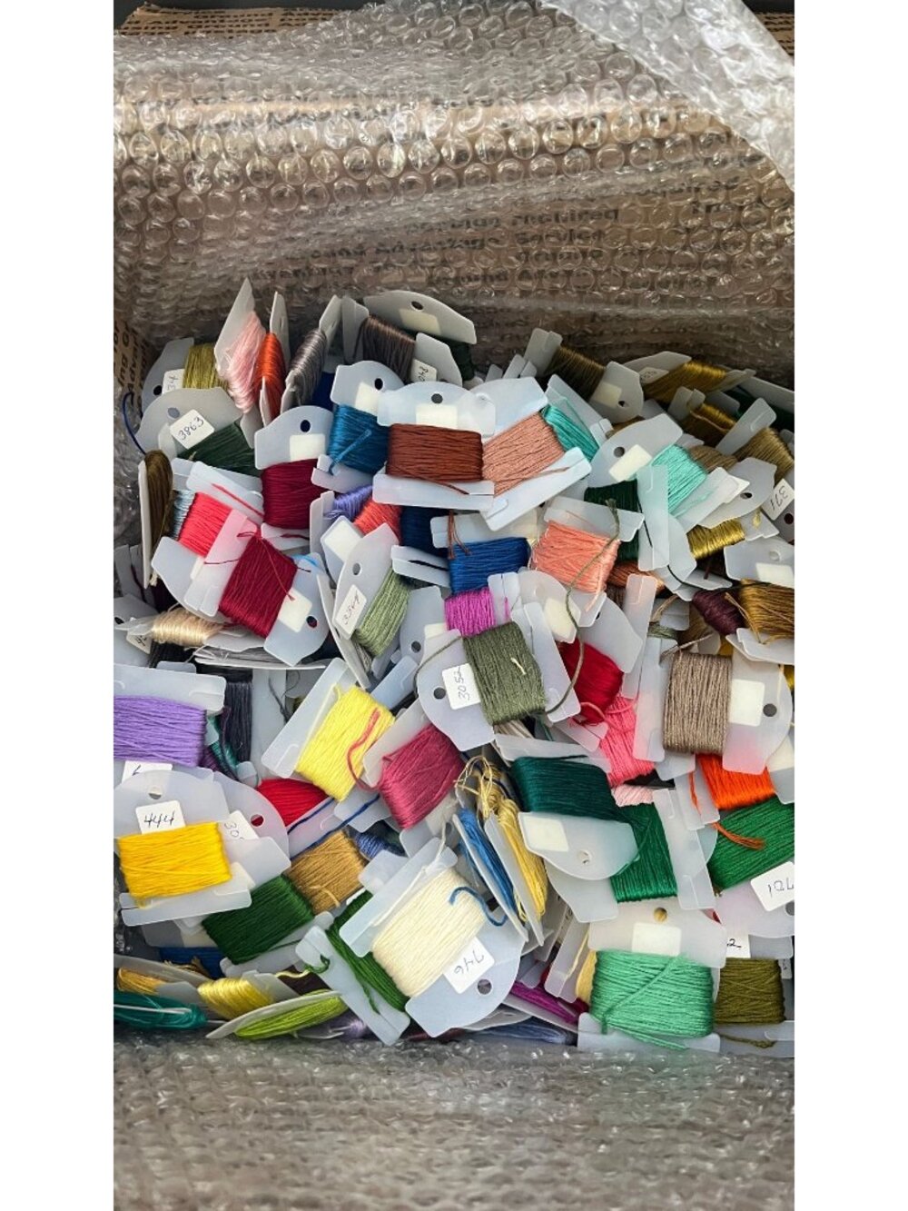 Embroidery Thread Collection Assorted Colors Pre-Wound Cards - Picture 2 of 2
